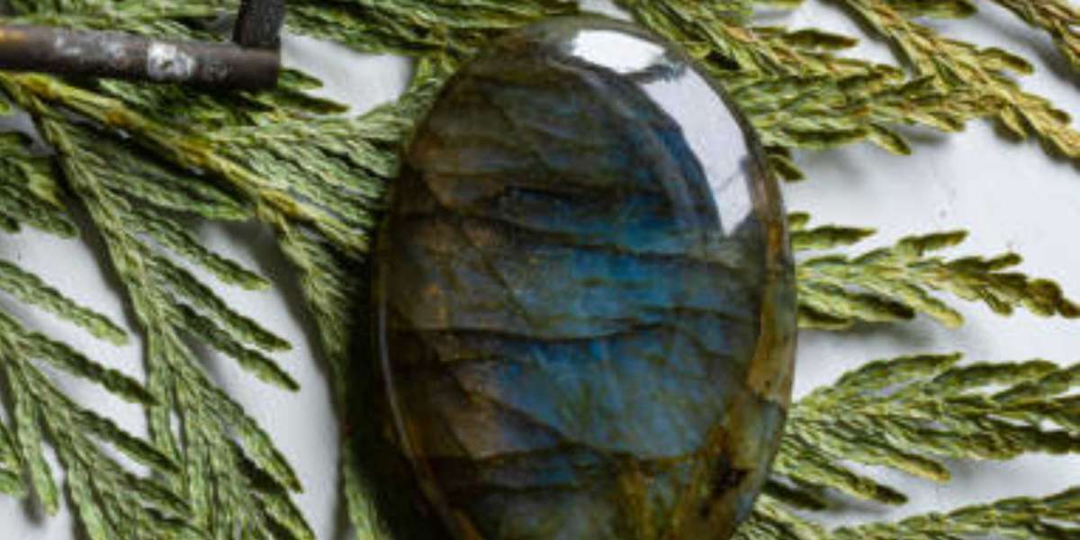 Labradorite vs. Moonstone: Which One Suits You Best?