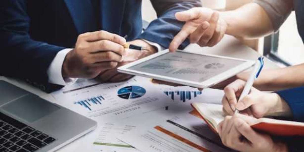 Navigating the Market: A Beginner’s Guide to Building a Smart Investment Portfolio