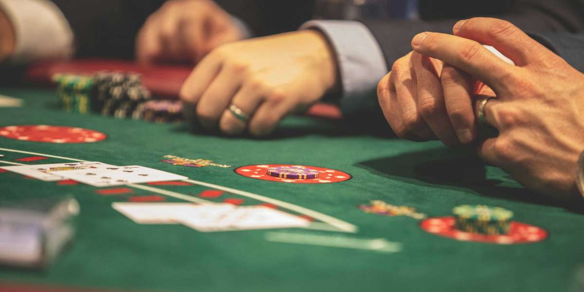 Online Gaming Platforms with Community Features: A New Era of Connection
