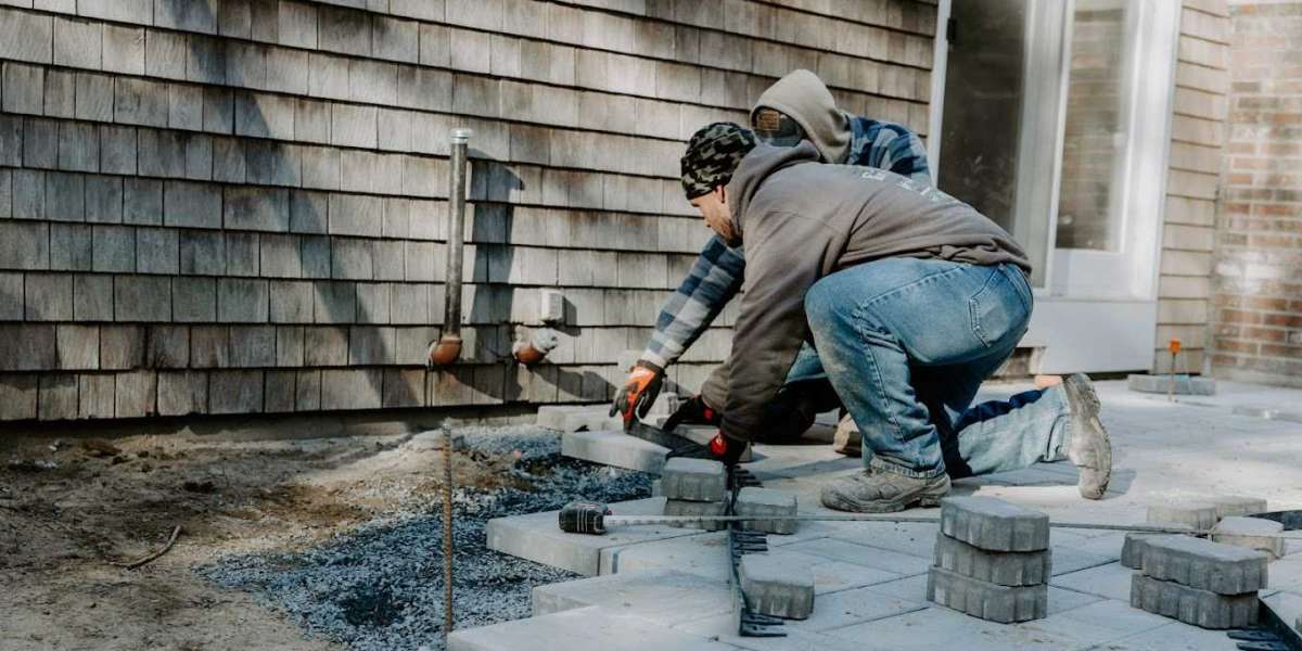 How to Choose the Right Materials for Your Landscape Construction Project in 2025