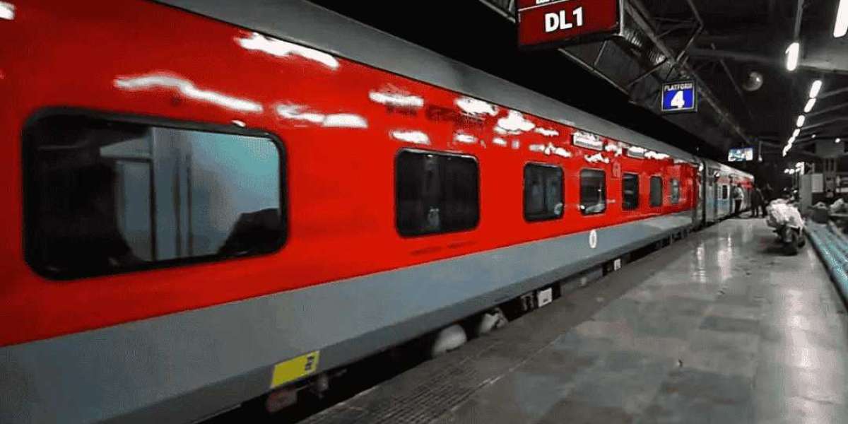Everything You Must Know Before Booking a Train Ambulance in Delhi
