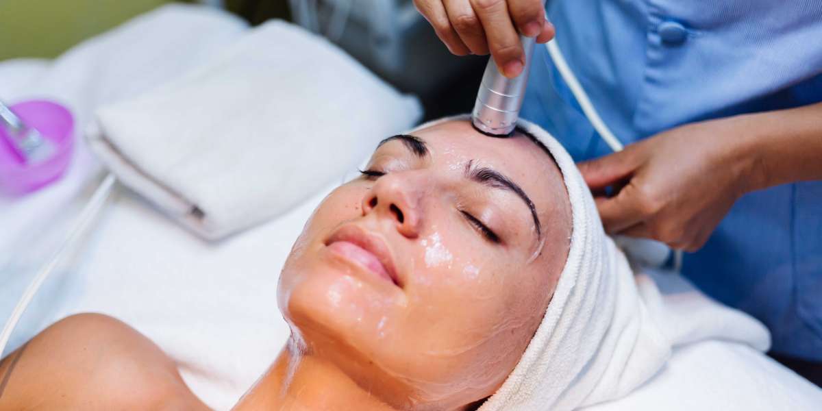 Discover the Glow — Why Searching for “Hydrafacial Near Me” Is Worth It