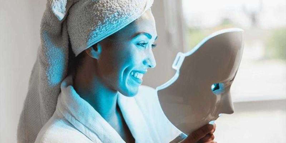 Glokore LED Mask “The Light That Loves Your Skin”