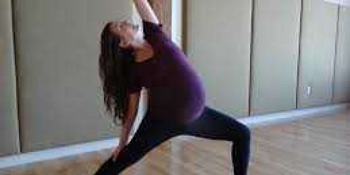 Online vs In-Person Prenatal Yoga in Canada