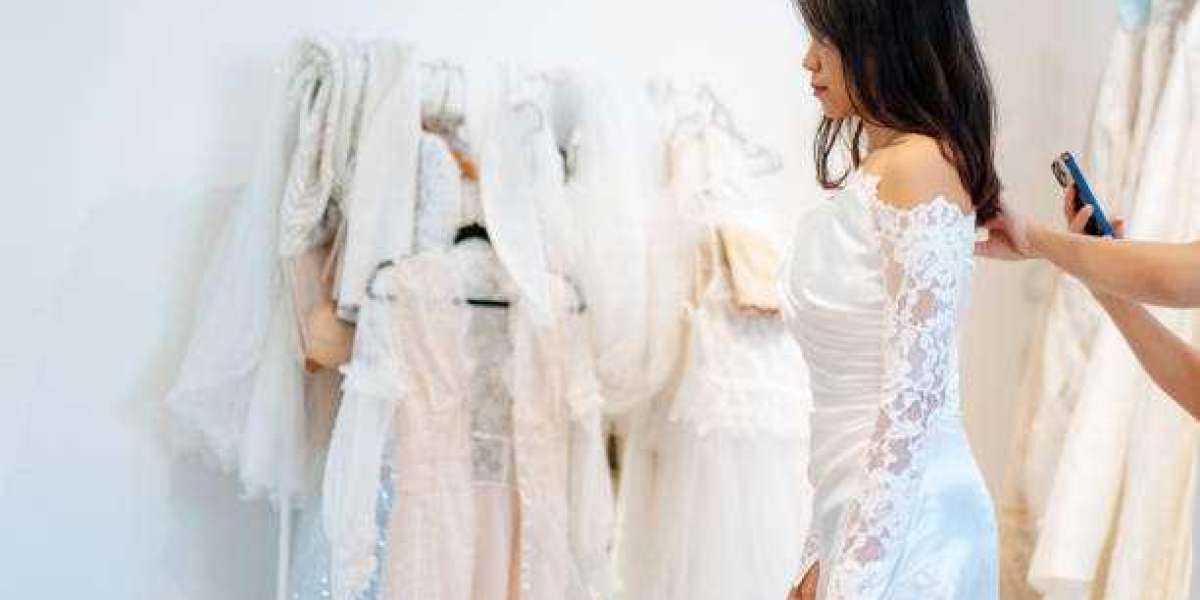 The Ultimate Guide to Petite Wedding Guest Dresses for Mature Women