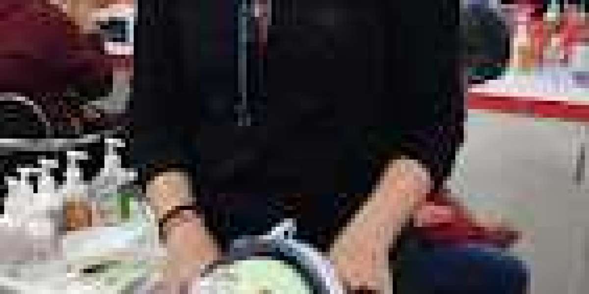 Lakme Academy South Campus:- Skin Care Course in South Campus Delhi