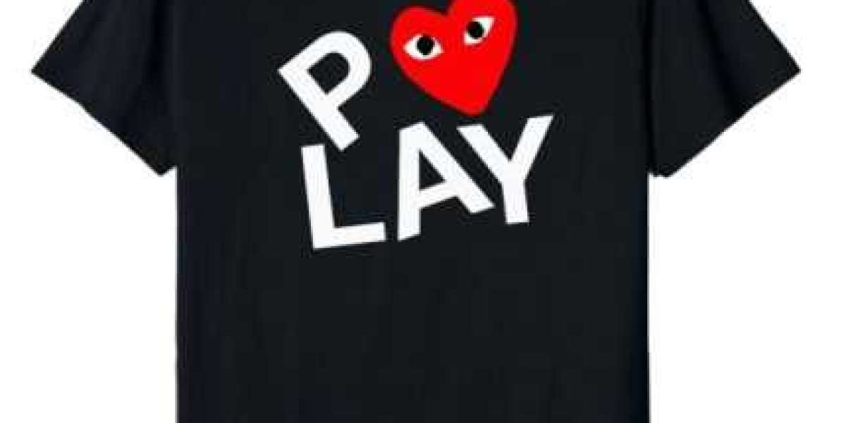 Comme des Garçons: High-Fashion Meets Streetwear