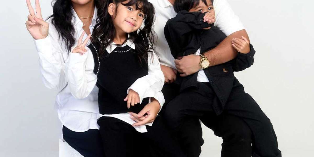 Capture Love, Life & Laughter: Creative Couple Date Ideas & Photobooth Sessions in Montreal & Toronto