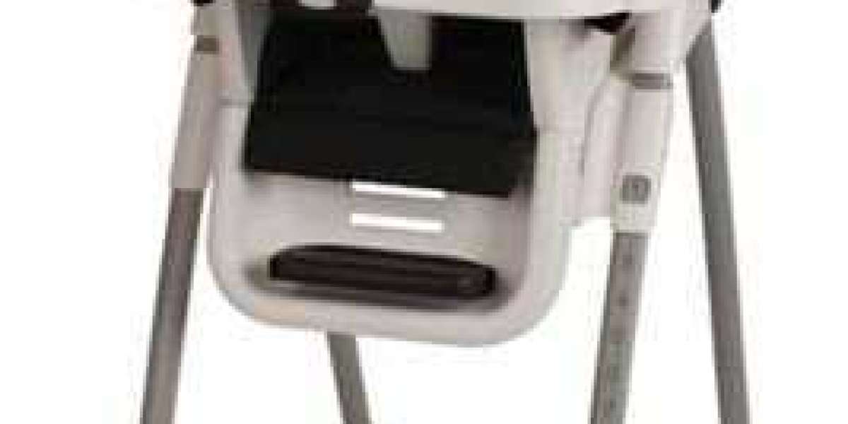 High Chair Rental: A Simple Feeding Solution for Short-Term Family Needs