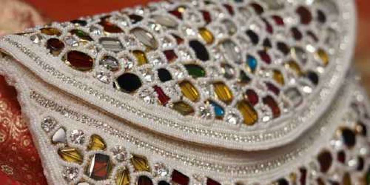 Top Trends in Luxury Designer Wedding Clutches You Can Buy Online in India