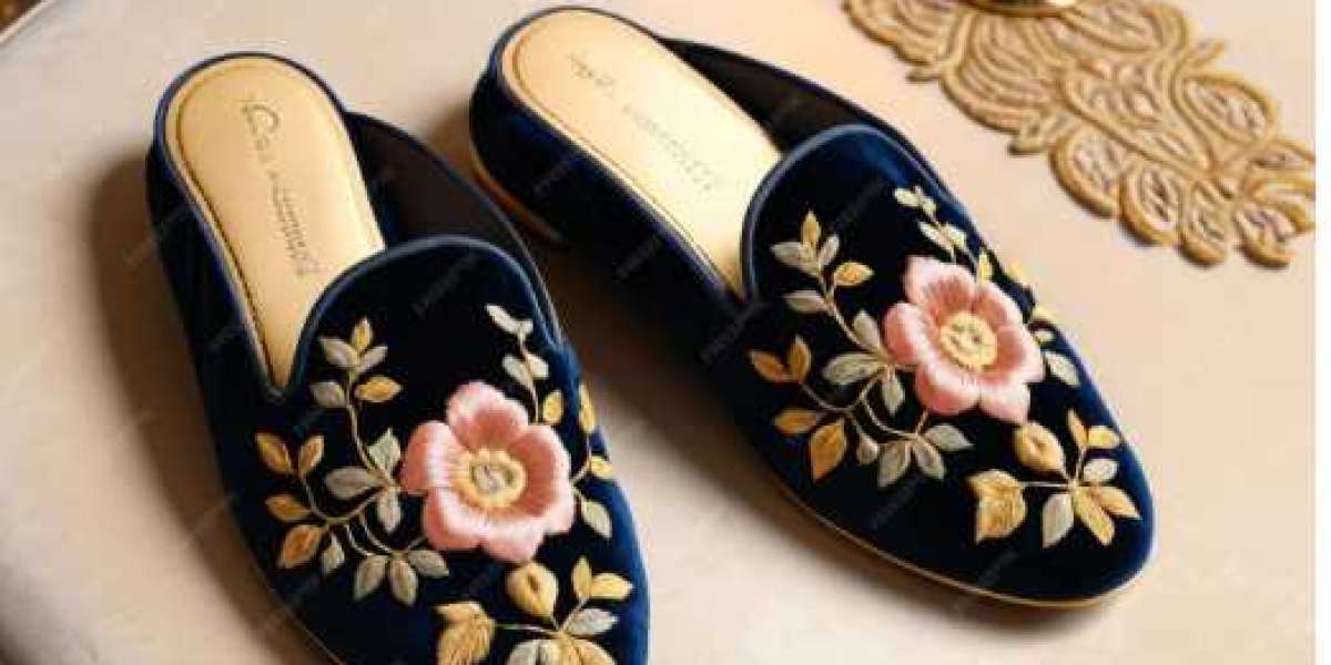 Why Modern Women Prefer to Buy Designer Juttis Online for Women