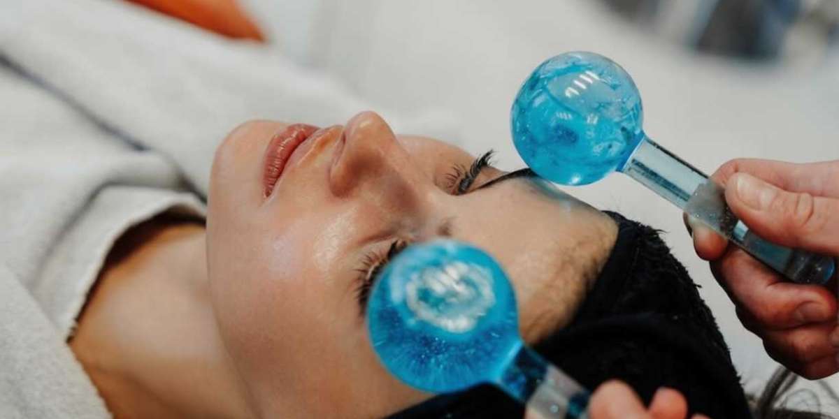 Ice Facial Skincare Trend: Benefits, Risks, and Results