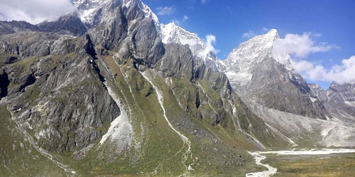 2026 New Safety Updated: Ropes and Guiding Standards on Lobuche Peak Climbing