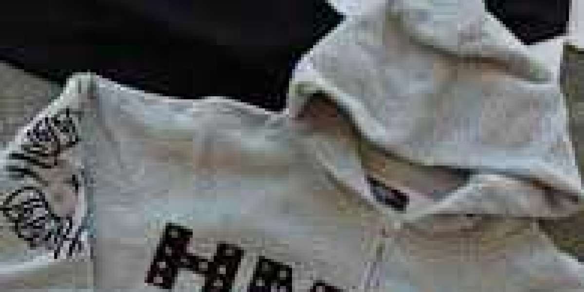 HMDD Hoodie – Where Comfort Meets Modern Street Style