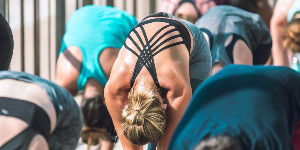 Cheap Yoga Classes in Rishikesh – Experience Authentic Learning with Karmatic Yoga