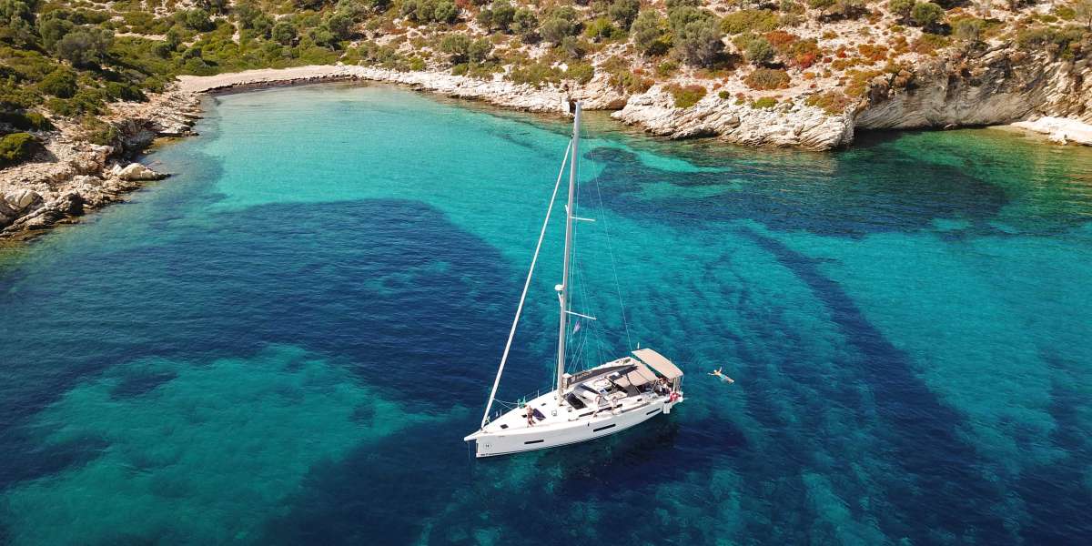 Sailing Trips for Solo Travellers: How to Find Crew and Cabin Charters