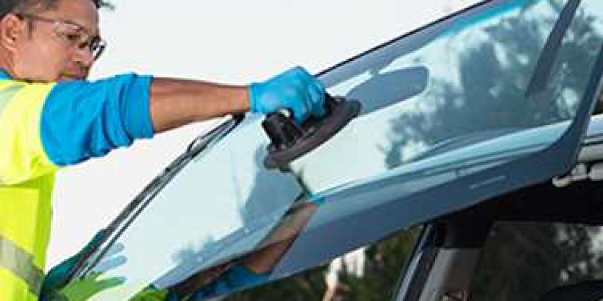 Keep Your Drive Safe with Reliable Windscreen Repair and Replacement Services