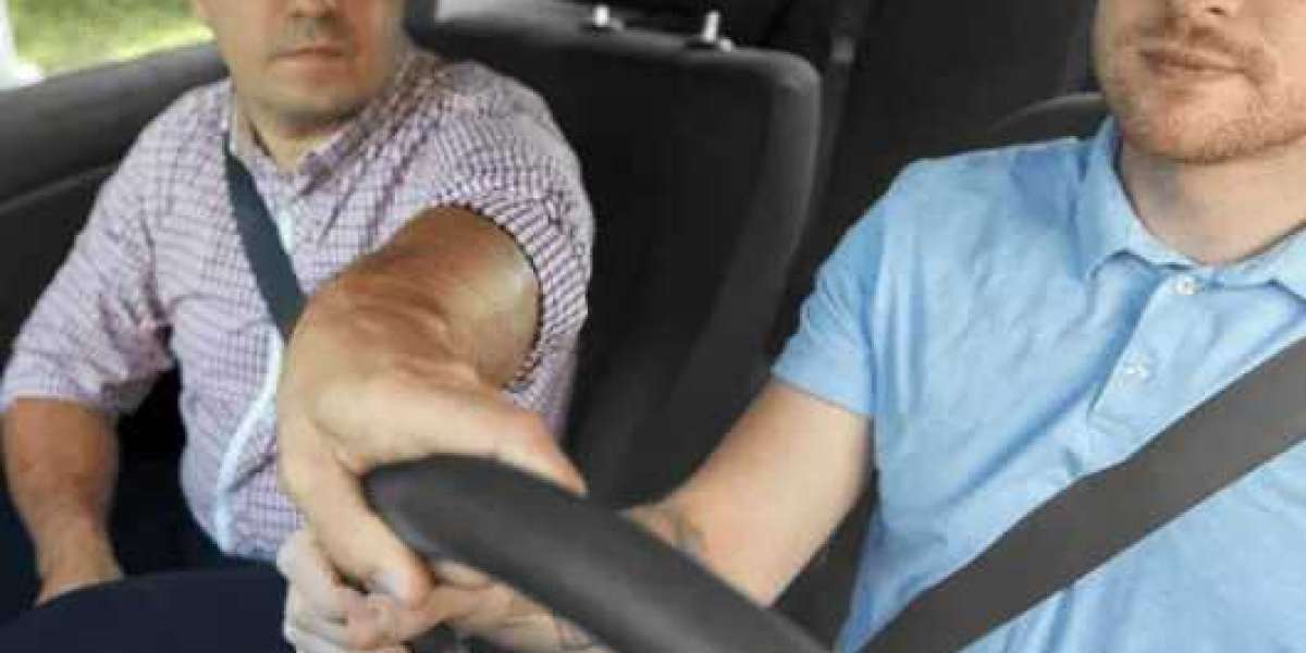 Best Behind-the-Wheel Training in Santa Ana for Beginners: Learn with Confidence at City Freeway Driving School