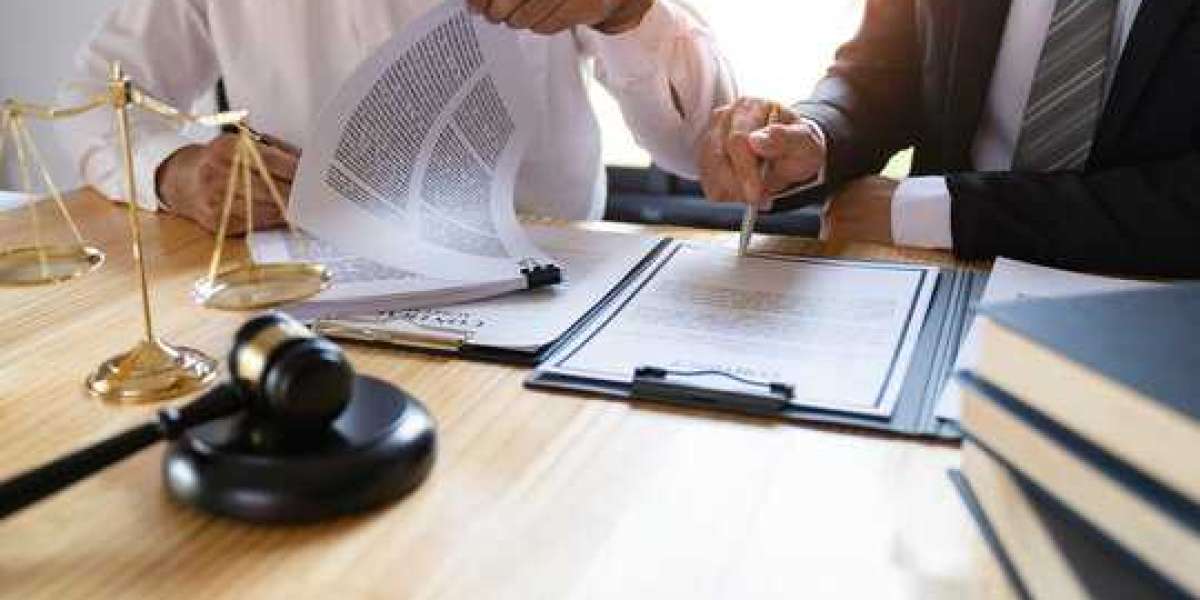 The Role of Litigation Solicitors in Complex Legal Disputes