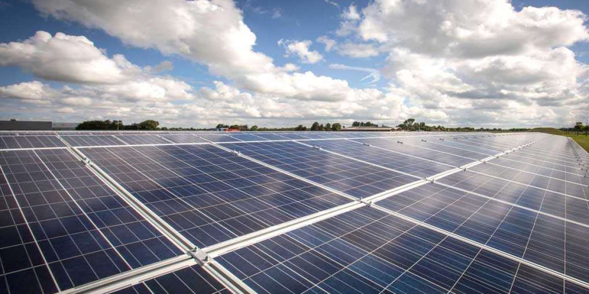 Solar Microinverter Market Growth Driven by Advanced Energy Technologies