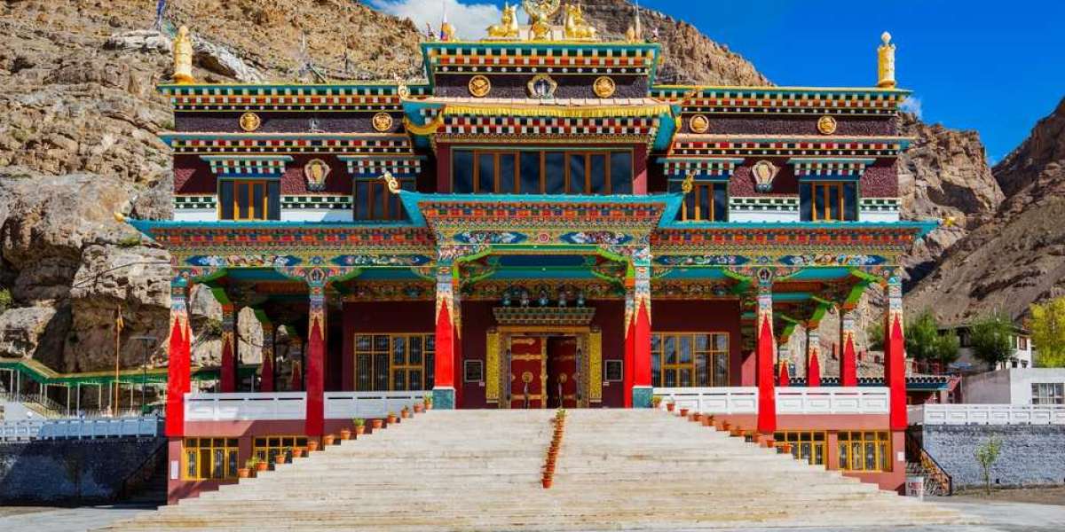 Spiti Valley Tour Packages from Ahmedabad: Is a Group Trip Better Than Going Solo?