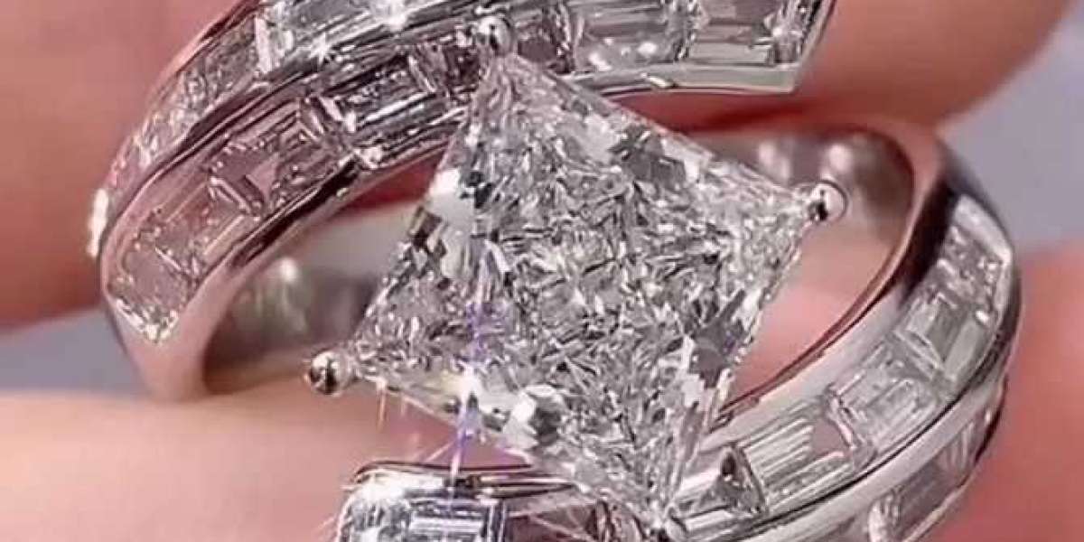 Explore Custom Options for Princess Cut Diamond Engagement Rings