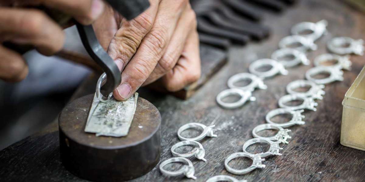 How to Keep Sterling Silver Jewelry from Tarnishing